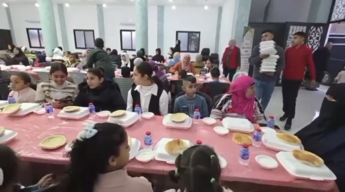 Iftar voor 250 Weeskinderen en alleenstaande Moeders in Regio Al Qods